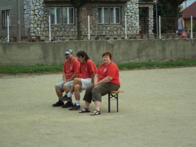 Ta lavička u hřišť přišla vhod, co? :-)